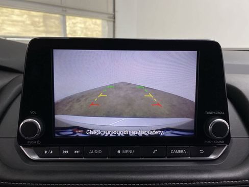 Used 2025 Nissan Rogue SV image 24