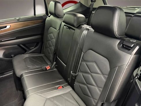 Used 2025 Volkswagen Atlas SE AWD/4WD image 13