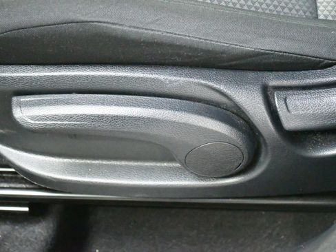 Used 2025 Kia Soul LX w/ LX Technology Package FWD image 13