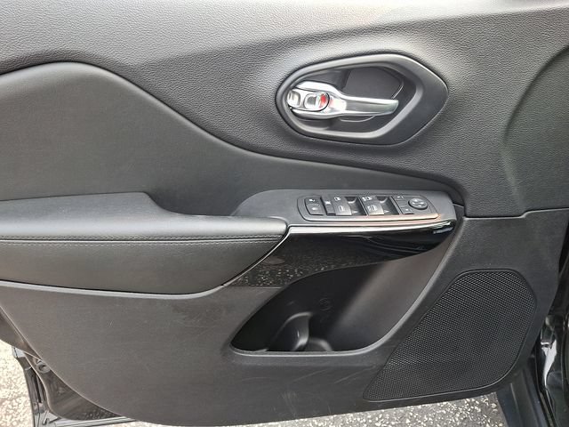 Used 2021 Jeep Cherokee Latitude Plus AWD/4WD image 12