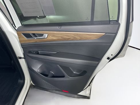 Used 2025 Volkswagen Atlas SE image 32