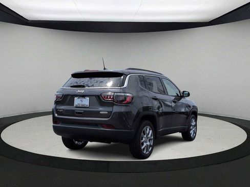 Used 2022 Jeep Compass Latitude AWD/4WD image 8