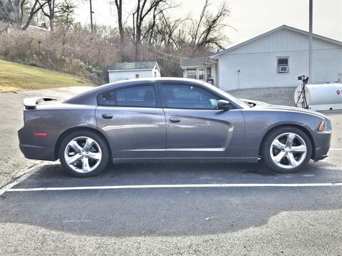 Used 2014 Dodge Charger SXT Plus image 3