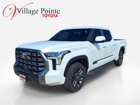 Certified 2025 Toyota Tundra Platinum AWD/4WD image 1