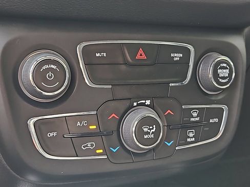 Used 2020 Jeep Compass Latitude AWD/4WD image 17