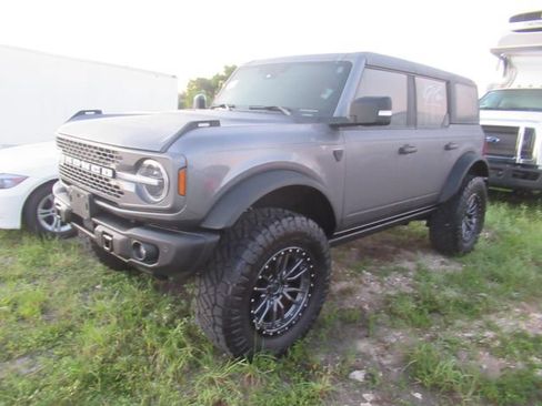 Used 2025 Ford Bronco Badlands AWD/4WD image 3