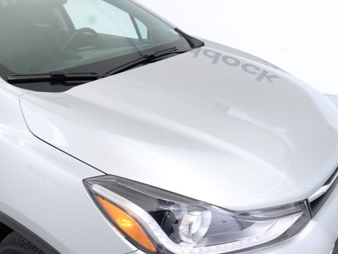 Used 2022 Chevrolet Trax LT w/ LT Convenience Package image 11