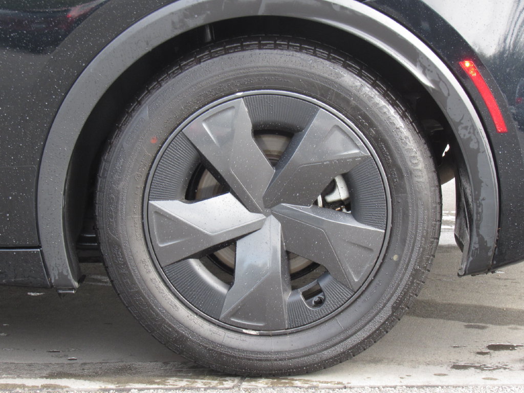 Certified 2025 Toyota Prius LE FWD image 33