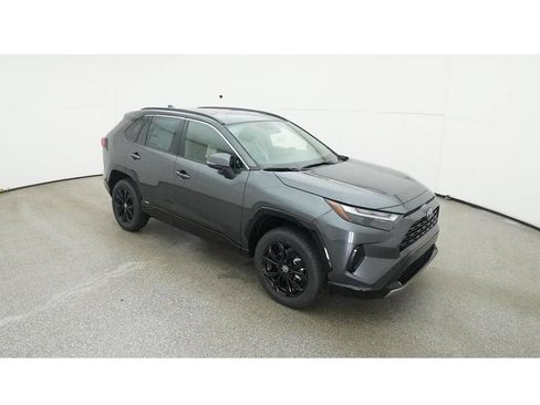 Used 2025 Toyota RAV4 SE w/ Weather Package AWD/4WD image 17