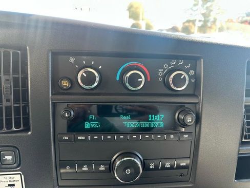 Used 2021 GMC Savana 3500 Extended w/ Power Convenience Package RWD image 11