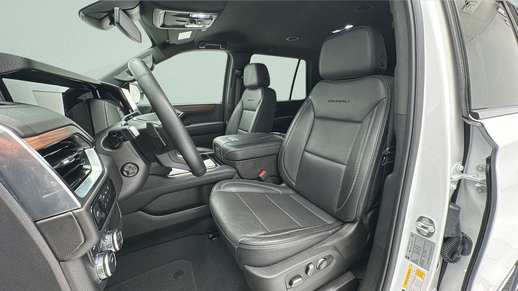 Used 2025 GMC Yukon Denali AWD/4WD image 13