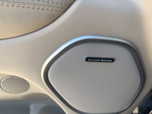 Used 2017 Jeep Grand Cherokee Overland image 17