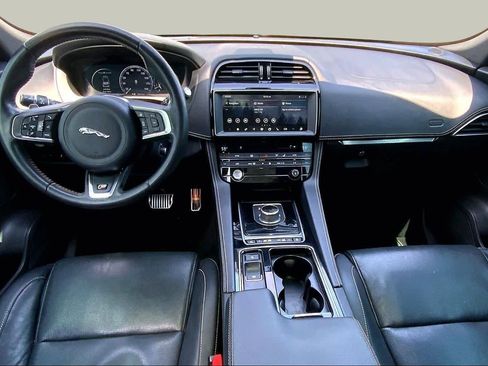 Used 2018 Jaguar F-PACE S AWD/4WD image 14