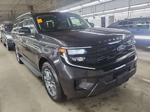 Used 2025 Ford Expedition Max Active AWD/4WD image 1