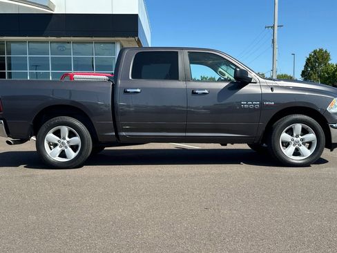 Used 2017 RAM 1500 Classic SLT AWD/4WD image 3