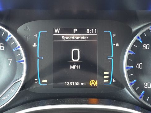 Used 2017 Chrysler Pacifica Touring-L w/ Tire & Wheel Group FWD image 7