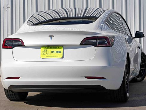 Used 2021 Tesla Model 3 Standard Range Plus image 5