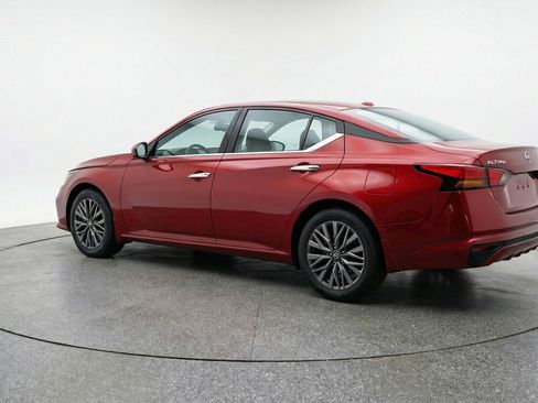 Used 2025 Nissan Altima 2.5 SV image 6