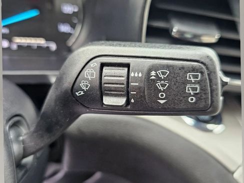 Used 2023 Ford Explorer XLT w/ Equipment Group 202A AWD/4WD image 18