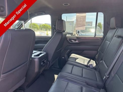 Used 2024 Chevrolet Suburban Premier AWD/4WD image 28
