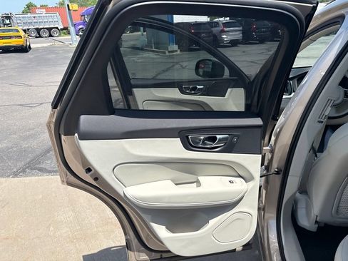 Used 2025 Volvo XC60 T8 Ultra AWD/4WD image 28