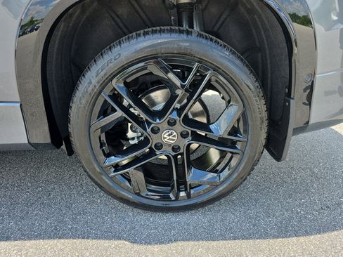 New 2025 Volkswagen Tiguan SE R-Line image 32