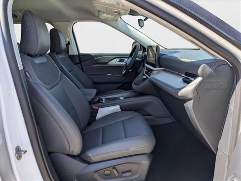 New 2025 Ford Explorer Active w/ Active Comfort Package RWD image 14