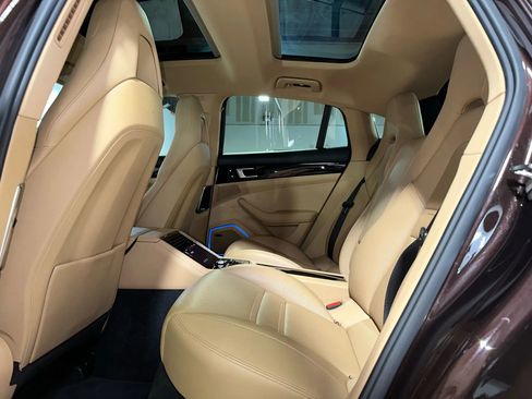 Used 2018 Porsche Panamera w/ Premium Package Plus image 7