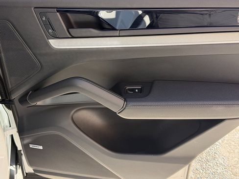 Certified 2025 Porsche Cayenne image 24