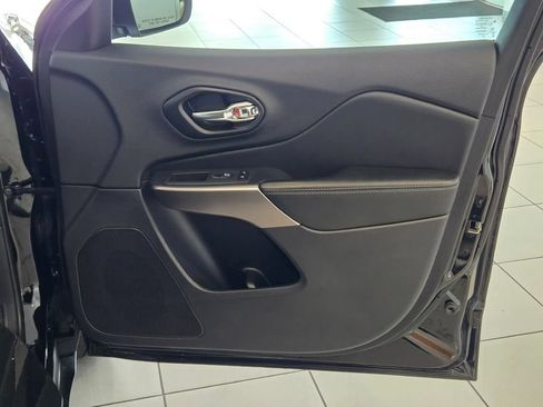 Used 2022 Jeep Cherokee Limited AWD/4WD image 5