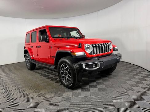 Used 2026 Jeep Wrangler Unlimited Sahara AWD/4WD image 5