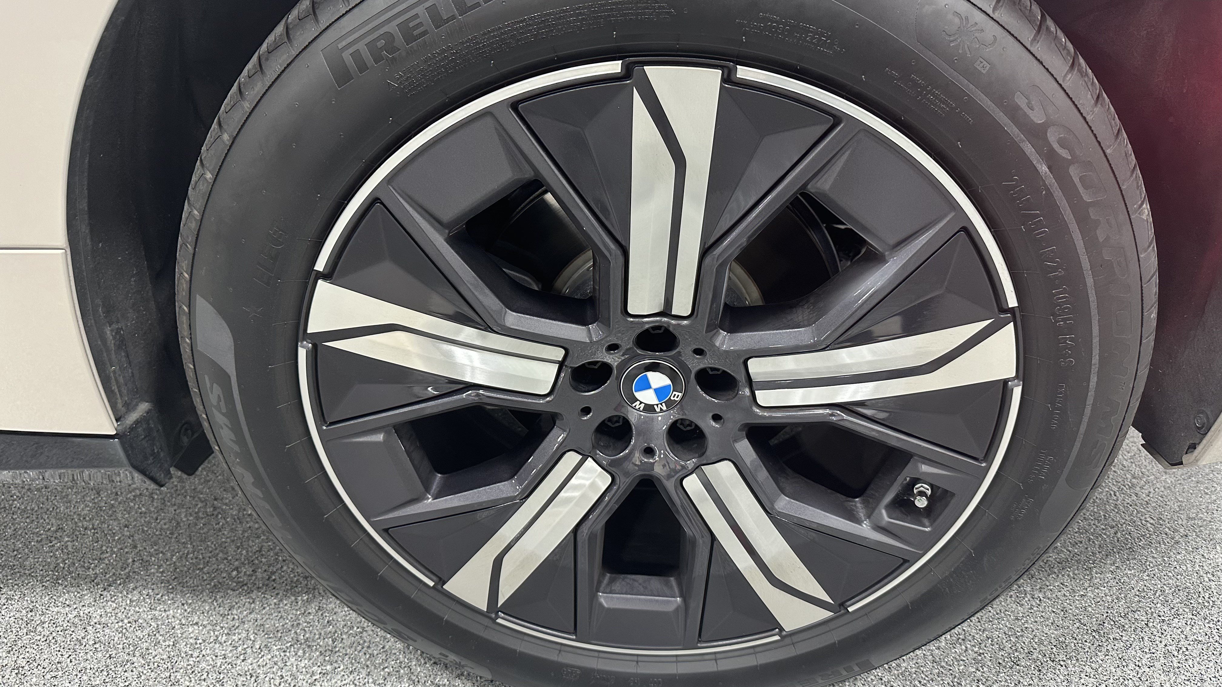 Certified 2026 BMW iX xDrive45 w/ Premium Package AWD/4WD image 13