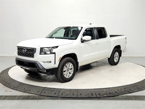 Used 2024 Nissan Frontier SV w/ SV Convenience Package image 3