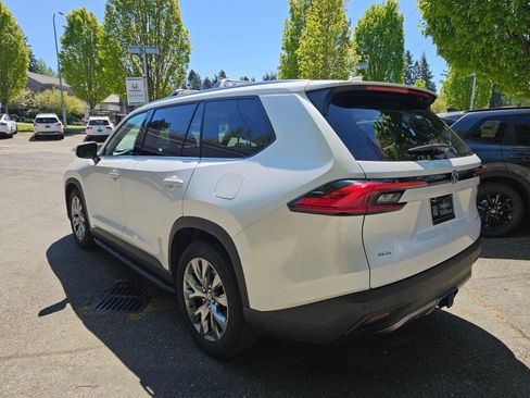 Used 2024 Toyota Grand Highlander AWD image 5