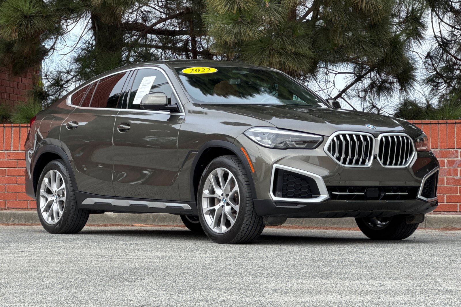 Used 2022 BMW X6 xDrive40i AWD/4WD image 2