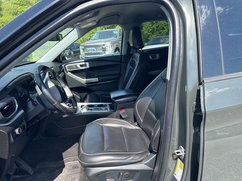 Used 2023 Ford Explorer XLT w/ Equipment Group 202A AWD/4WD image 11