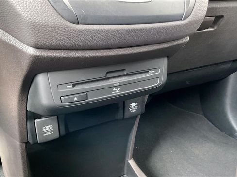 Used 2018 Honda Odyssey Touring image 32