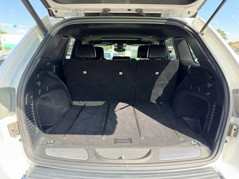 Used 2017 Jeep Grand Cherokee Limited AWD/4WD image 8