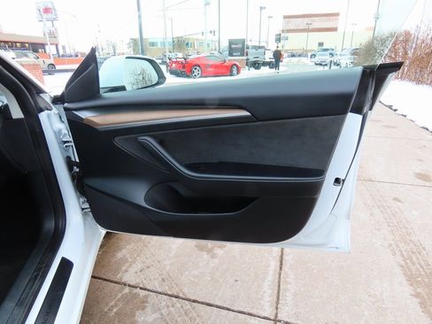 Used 2023 Tesla Model 3 Standard Range image 9
