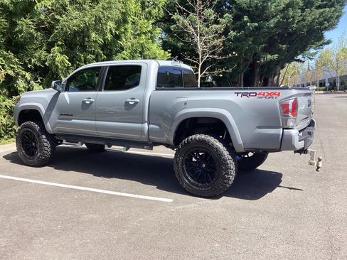 Used 2020 Toyota Tacoma TRD Sport w/ Technology Package AWD/4WD image 11