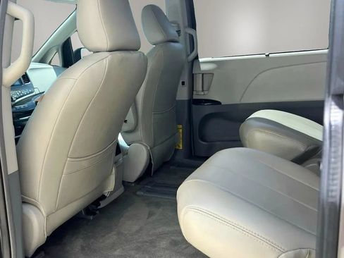 Used 2013 Toyota Sienna LE FWD image 36