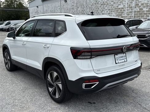 Used 2025 Volkswagen Taos SE image 8