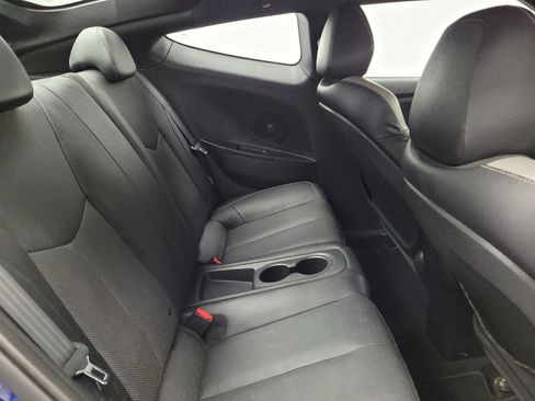 Used 2016 Hyundai Veloster Turbo FWD image 19