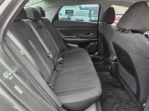 Used 2024 Hyundai Elantra SEL w/ Convenience Package FWD image 17