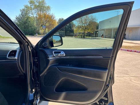 Used 2018 Jeep Grand Cherokee Limited w/ Luxury Group II image 17
