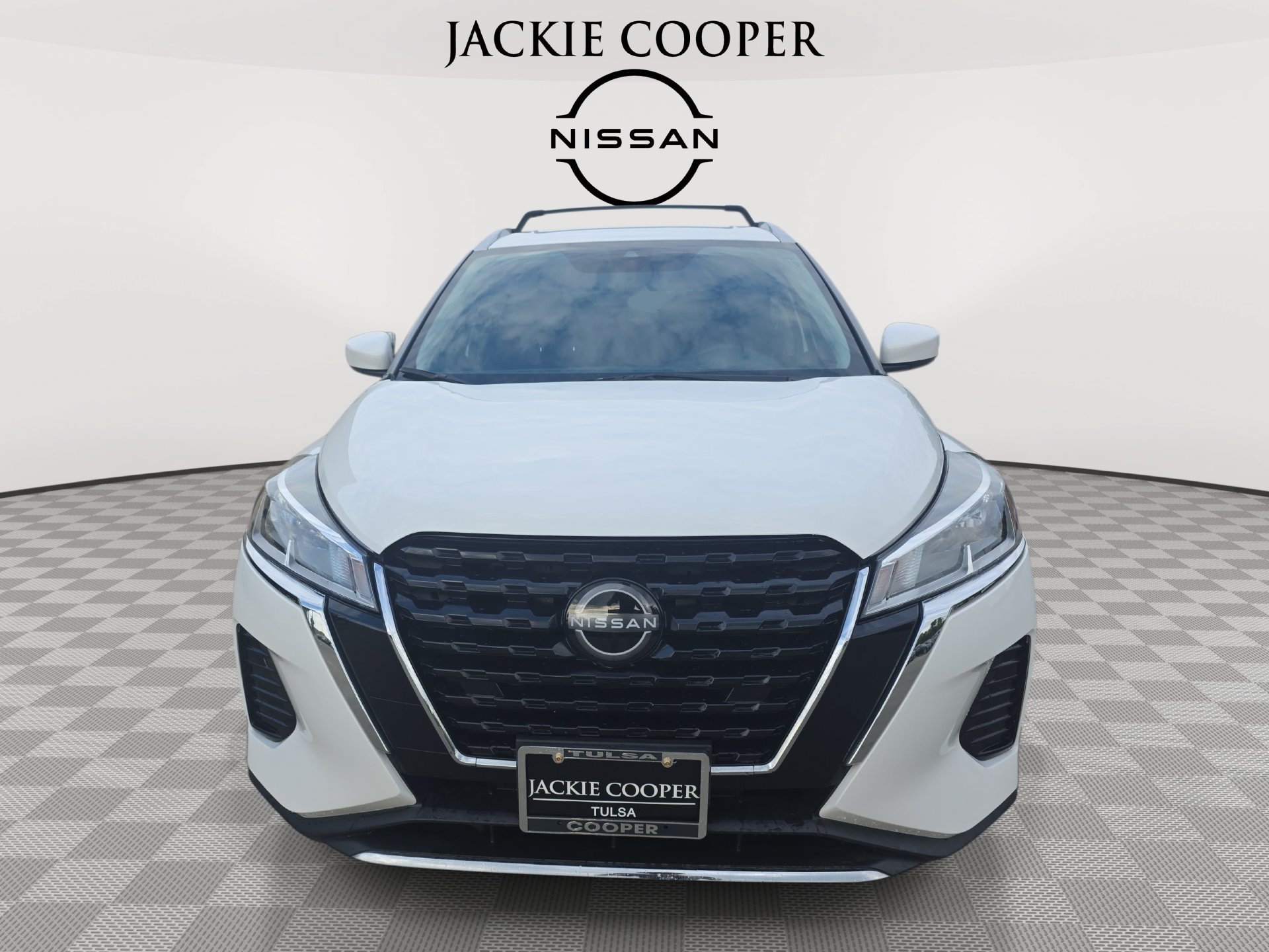 Used 2024 Nissan Kicks SV w/ Exterior Package FWD image 2