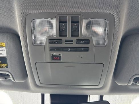 Used 2018 Toyota Highlander Limited Platinum image 32