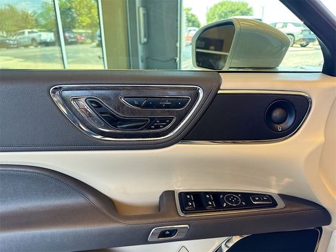 Used 2020 Lincoln Continental Reserve image 18