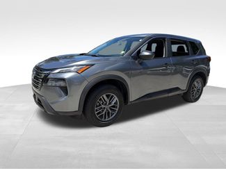 Used 2024 Nissan Rogue S FWD video 3