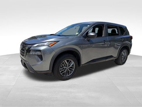 Used 2024 Nissan Rogue S FWD image 3